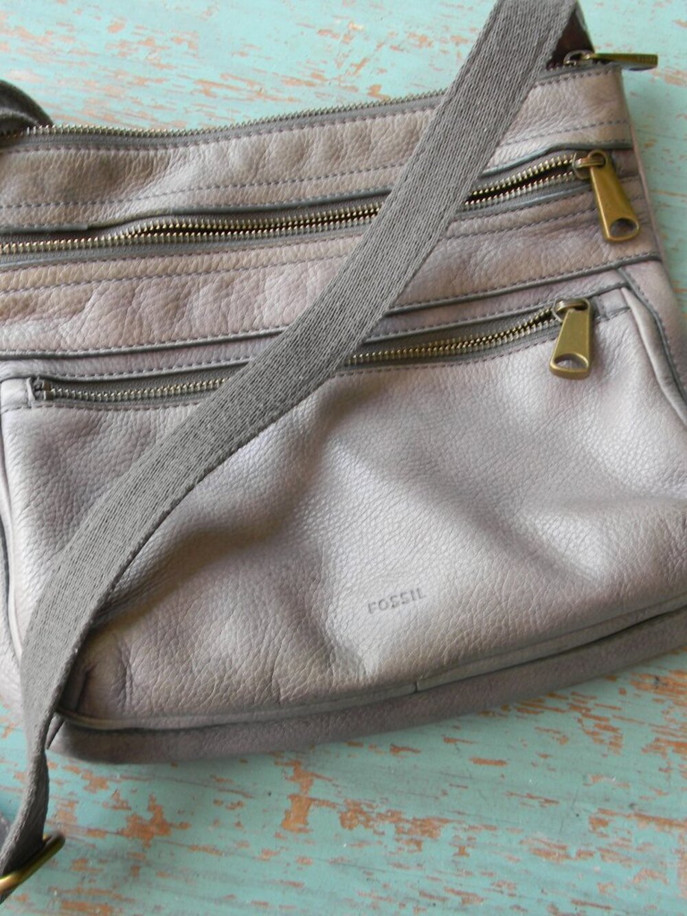 FOSSIL TRIPLE ZIP GRAY LEATHER CROSSBODY BAG
